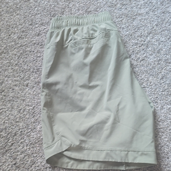 Womens CALIA by CARRIE UNDERWOOD Olive Green Shorts SIZE MED - Picture 3 of 5